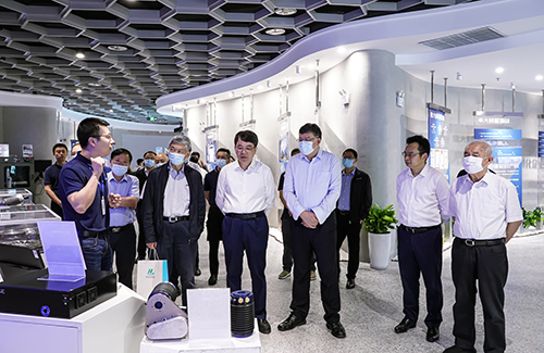 �A�ƴ�����У�L(ch��ng)һ��ҕ�섓(chu��ng  )������